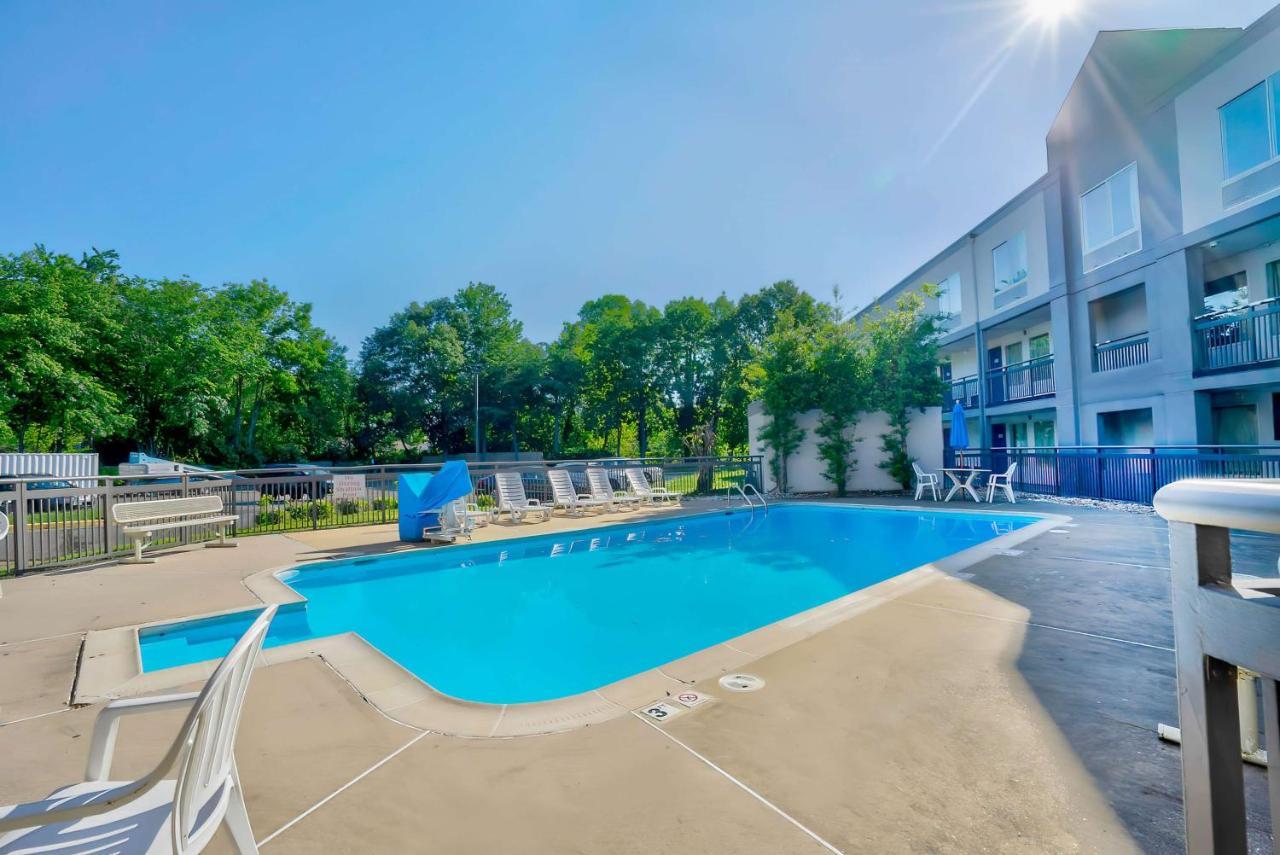 Motel 6 Virginia Beach Exterior photo