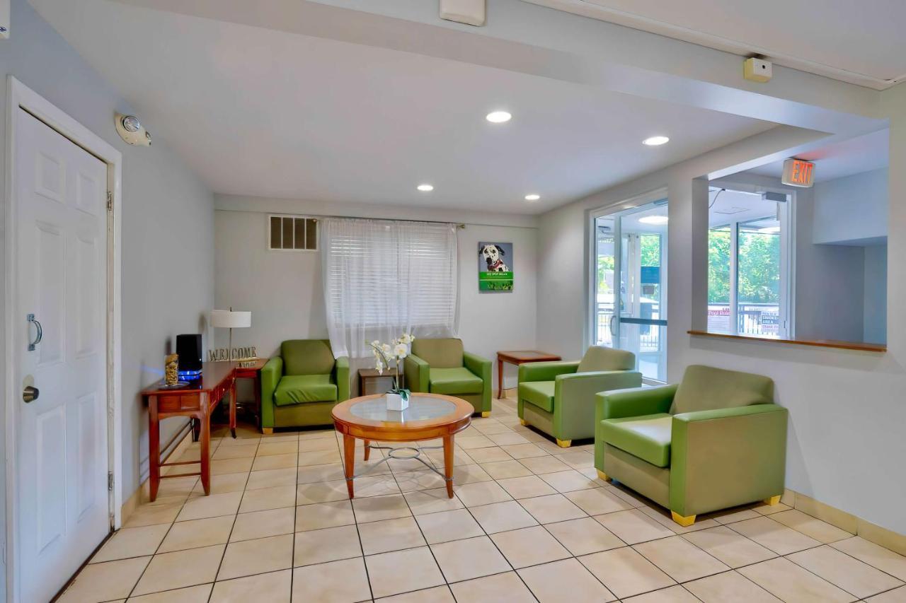 Motel 6 Virginia Beach Exterior photo