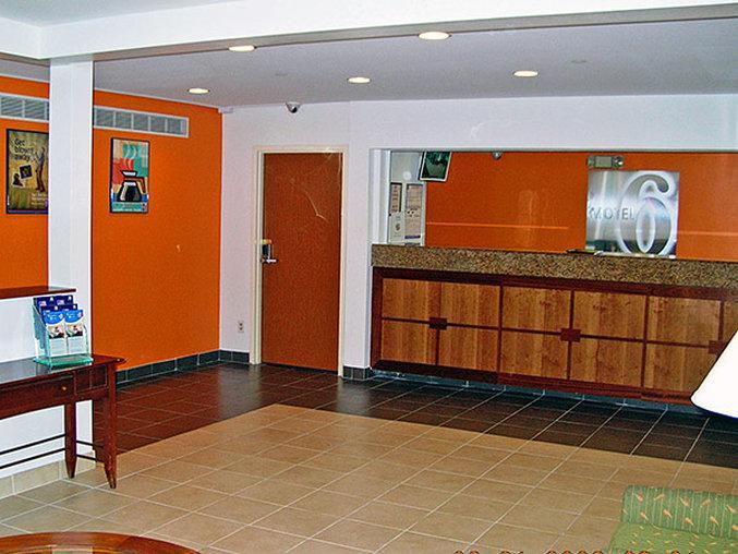 Motel 6 Virginia Beach Exterior photo