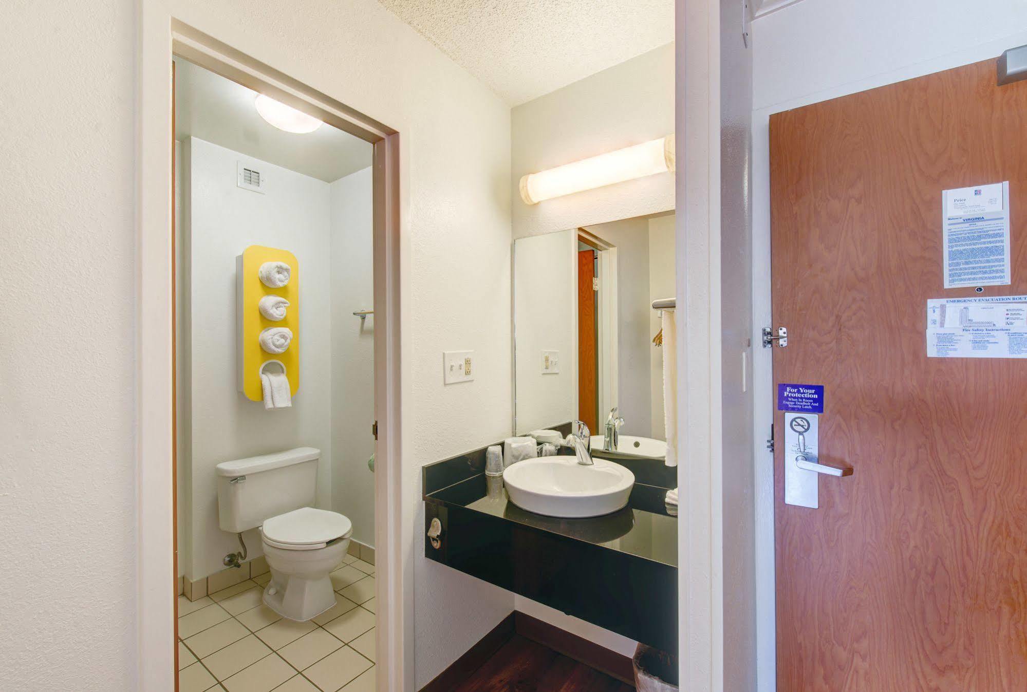 Motel 6 Virginia Beach Exterior photo