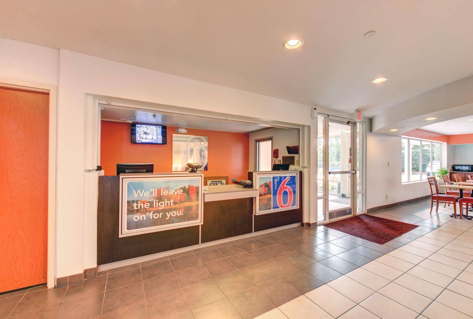 Motel 6 Virginia Beach Exterior photo