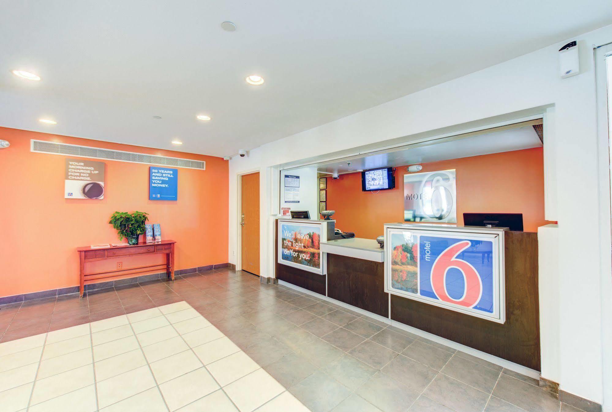 Motel 6 Virginia Beach Exterior photo