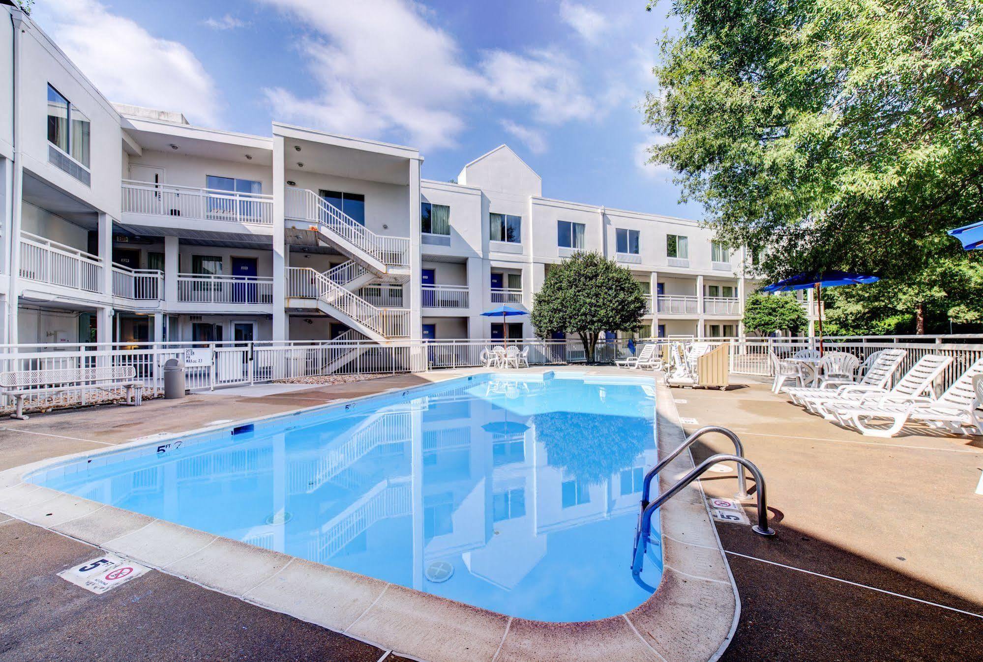 Motel 6 Virginia Beach Exterior photo