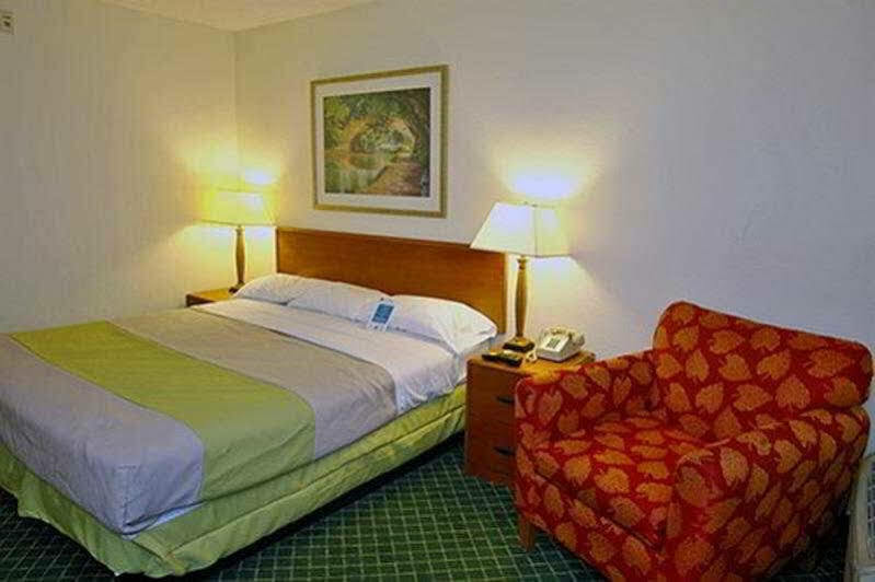 Motel 6 Virginia Beach Exterior photo