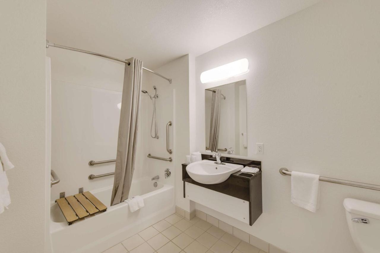 Motel 6 Virginia Beach Exterior photo