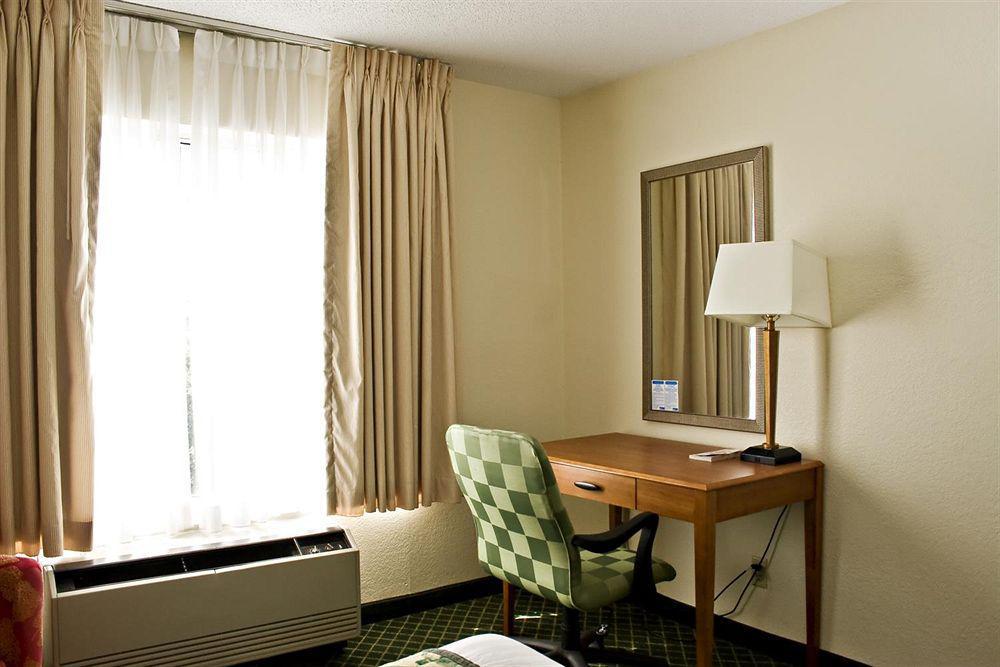 Motel 6 Virginia Beach Exterior photo