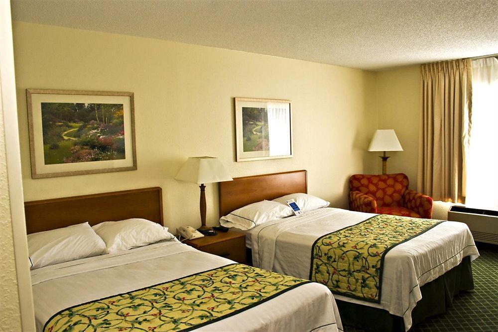Motel 6 Virginia Beach Exterior photo