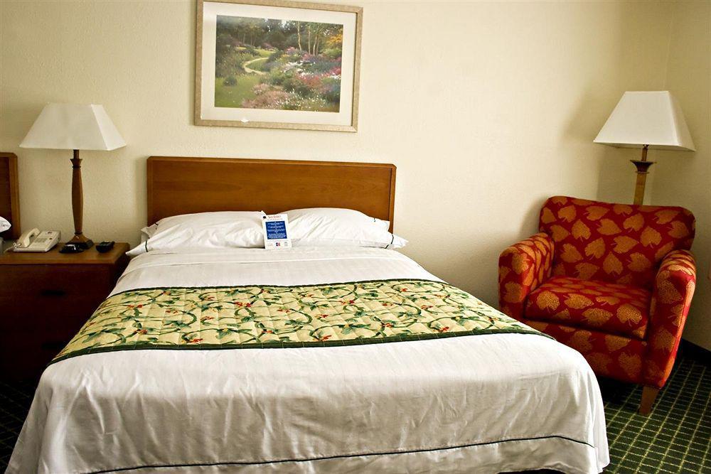 Motel 6 Virginia Beach Exterior photo